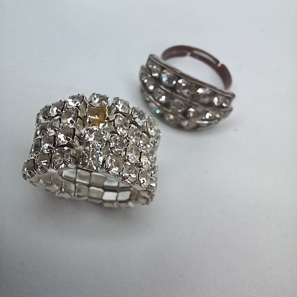 Silver Rhinestone Ring Set. - Picture 2 of 6